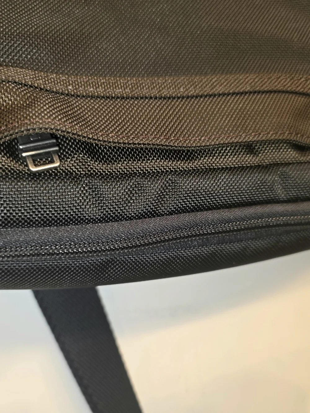 Tumi Alpha Black-Brown Ballistic Nylon Expandable Briefcase Messenger Bag26160DH
